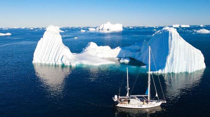 翟墨完成人类首次不停靠环航北冰洋