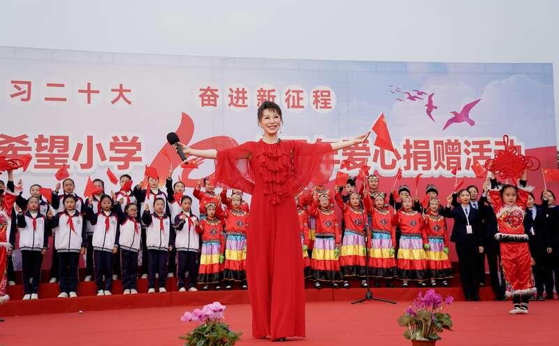 11月20日,祖海回到家乡蚌埠,现身祖海希望小学,为学校设立校长奖和