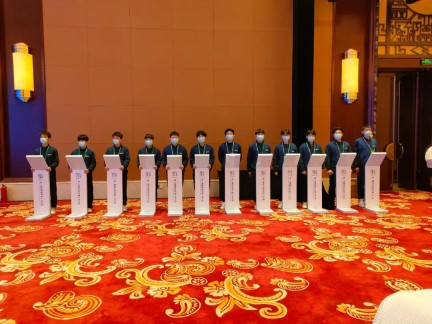 安徽蚌埠市90名青年志愿者服务国际新材料产业大会