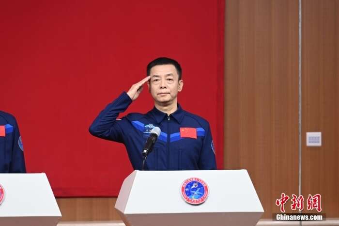 神舟十五号载人飞船飞行乘组航天员邓清明。汪江波 摄