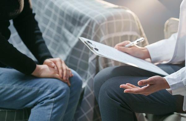 心理咨询师速成 解忧岂能成忽悠让心理咨询行业健康发展，也医好更多人的