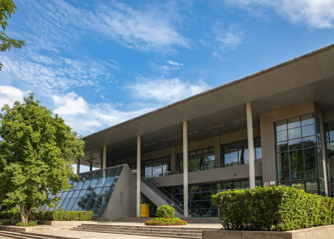 北大大学食堂图片