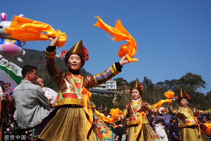 广西柳州开展苗族坡会活动 四乡八寨同胞齐聚参加芦笙踩堂等活动