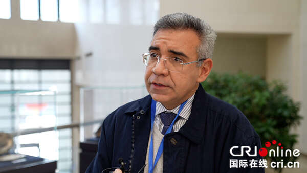 (透过两会看中国)巴西学者:期待从两会看到“中国方案”_fororder_20230303021