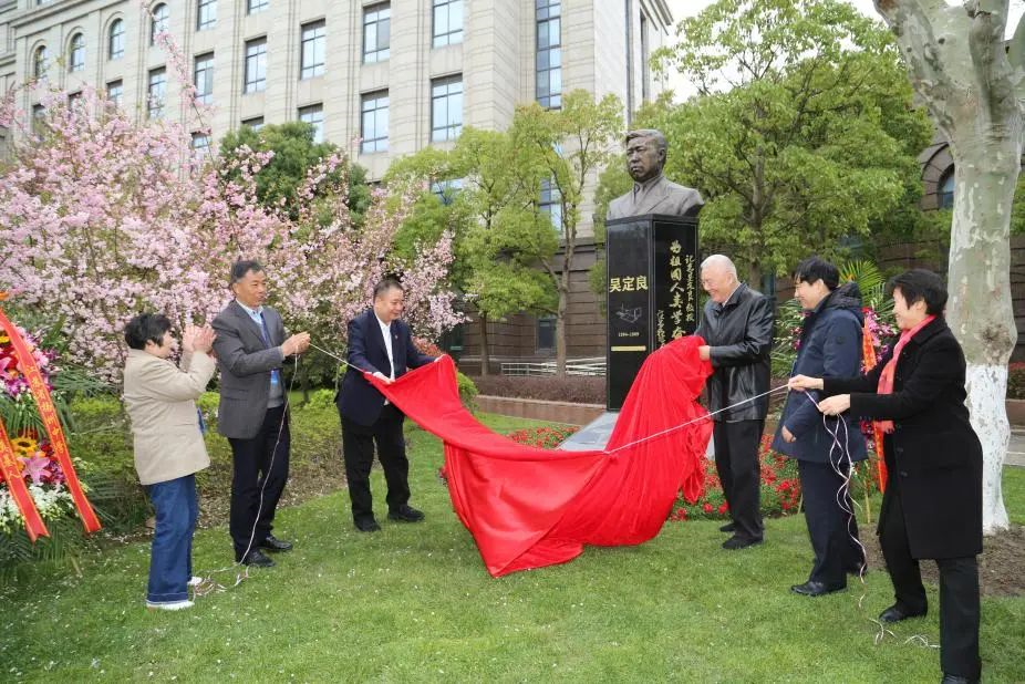 纪念这位人类学家吴定良教授雕像揭幕