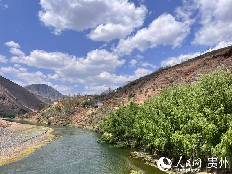 牛栏江畔一隅。人民网 陈洁泉摄