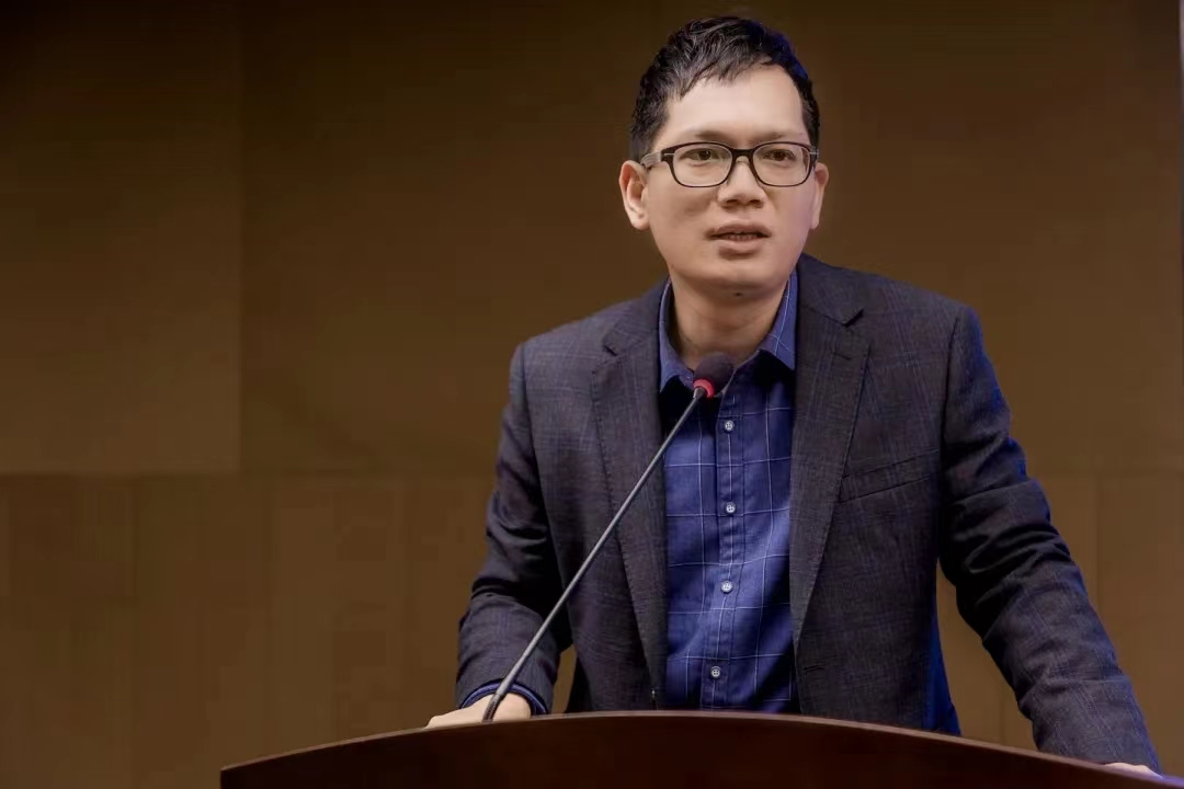 大学任教,这就是去年7月入职我校师范学院中文系的吴明宗老师的足印