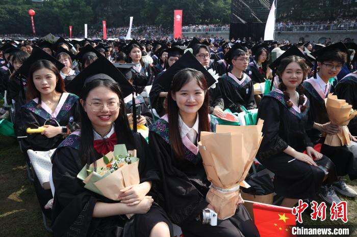 武汉大学为2020届毕业生补办线下毕业典礼