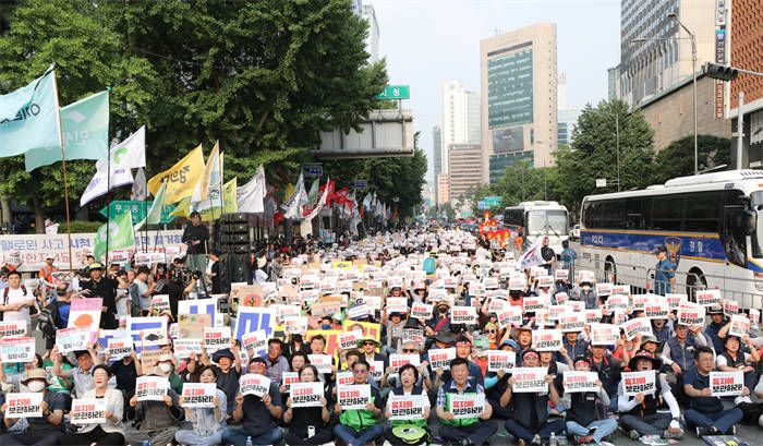 完美体育韩国环保团体举行大规模集会 反对日本水排海