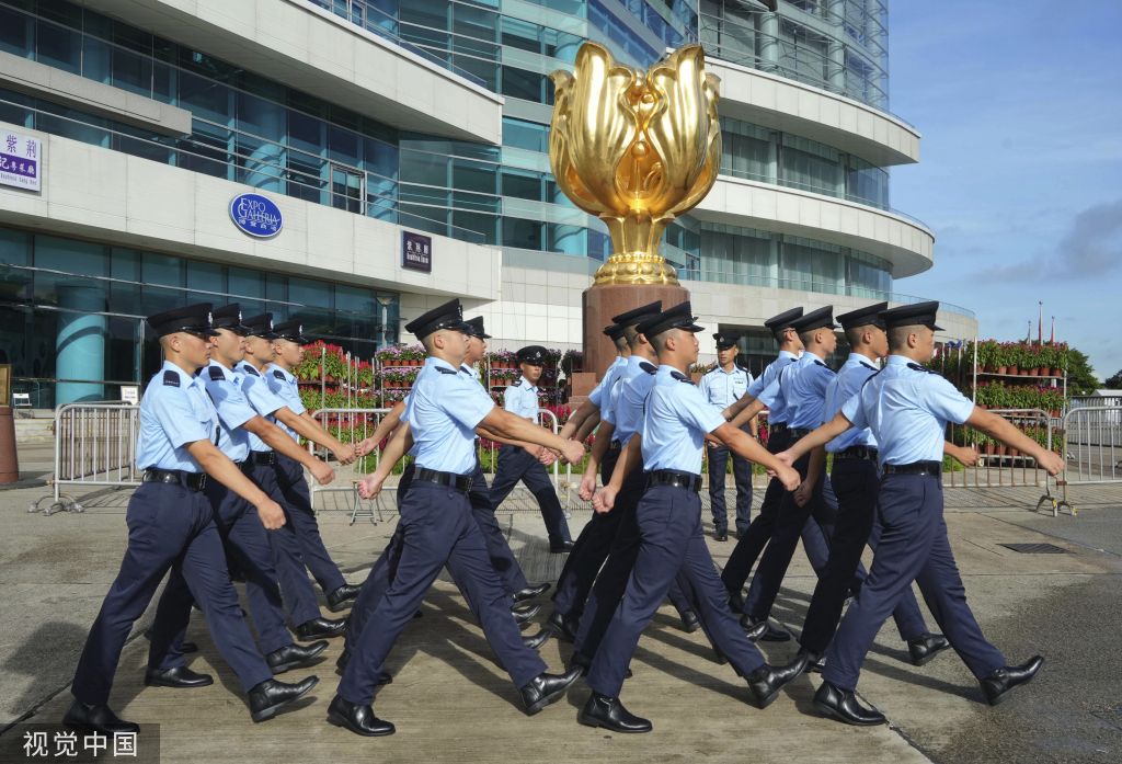 1/52023年6月29日,香港回归祖国26周年纪念日前夕,警察在市中心巡逻