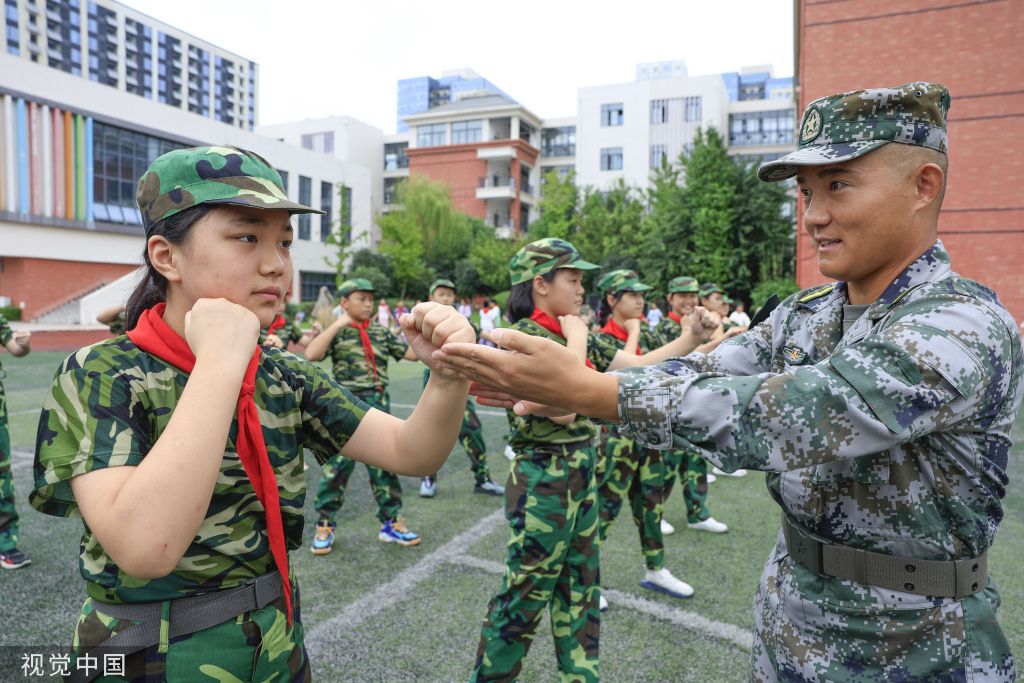 各地学生学习军事知识技能迎接全民国防教育日