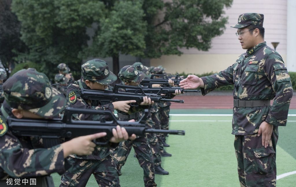 各地学生学习军事知识技能迎接全民国防教育日