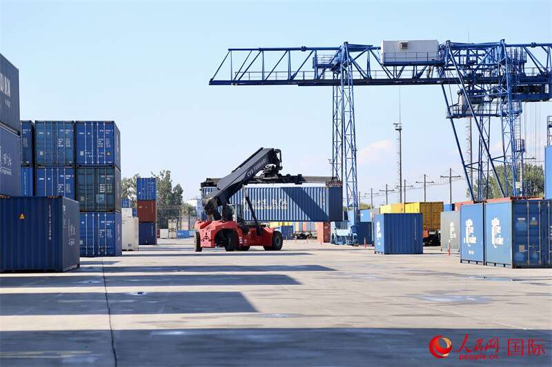 布列斯特北站正在进行换装作业。人民网记者 朱虹摄