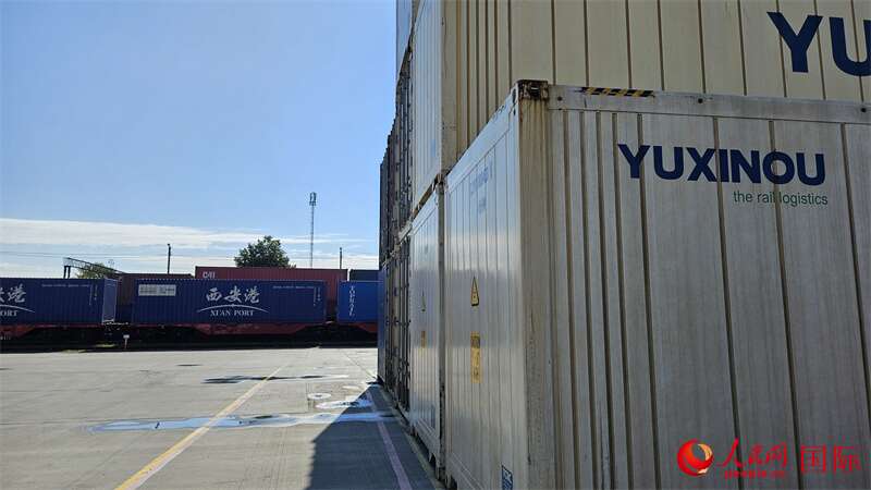 布列斯特北站，来自中国的集装箱随处可见。人民网记者 王震摄