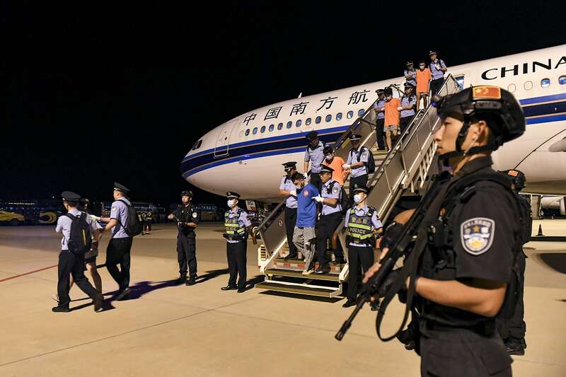 跨境实施裸聊敲诈153名电信网络诈骗犯罪嫌疑人从印尼被押解回国