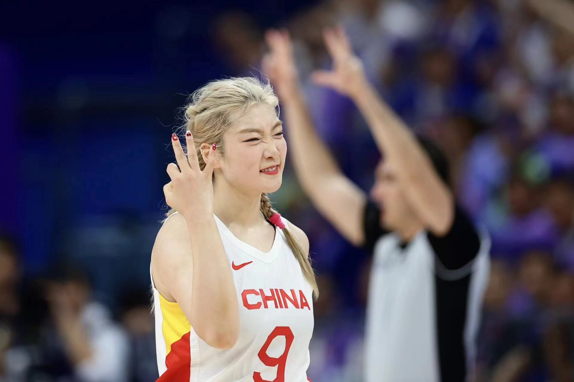 亚运女篮上演巅峰对决 中国女篮绝杀日本队夺冠_新闻频道_中国青年网