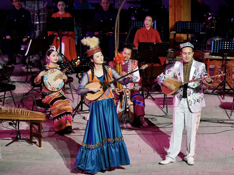 在千年古城上奏乐，新疆喀什古城高台民居首次上演民族音乐会