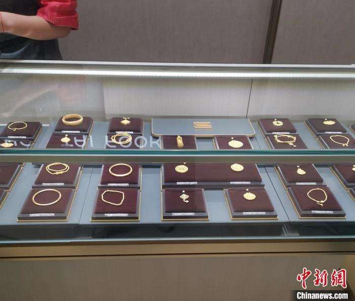 周大福某门店摆放的金饰品。 <a target='_blank' href='/' ><p  align=