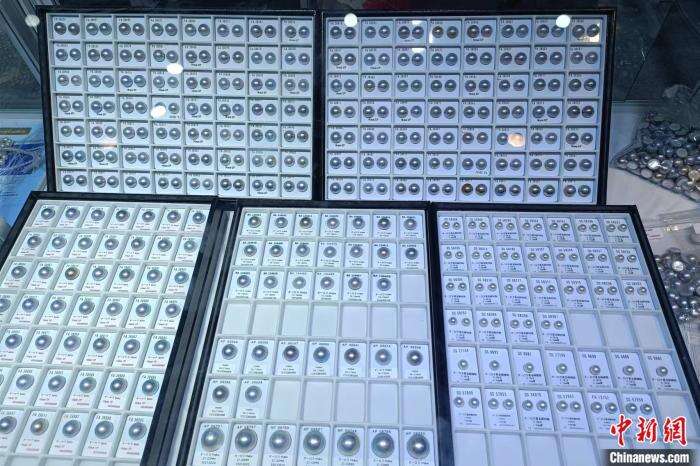 资料图:北京珠宝展上的珍珠。 左雨晴 摄
