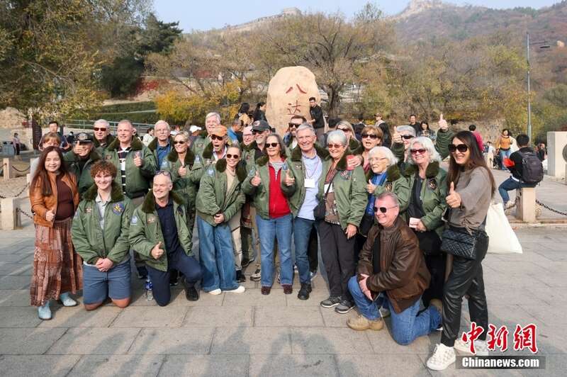 飞虎队老兵参观北京八达岭长城