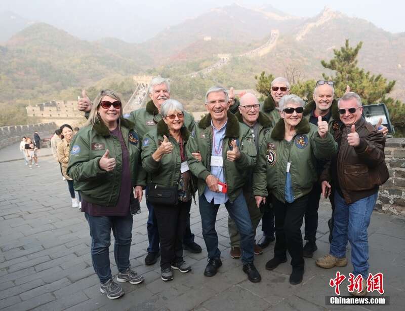 飞虎队老兵参观北京八达岭长城