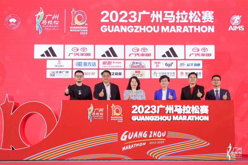 主办方供图据了解,2023广州马拉松赛将在12月10日鸣枪起跑,赛道继续