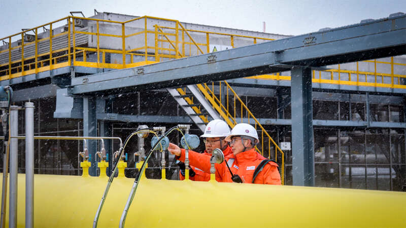 国家管网集团陕京管道榆林作业区员工加密巡检，确保天然气管网安全平稳运行。受访者供图