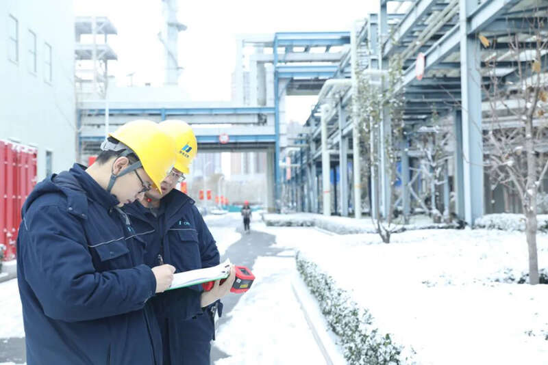 华电北京热电公司加强室外设备巡视检查力度，保生产保供热。受访者供图