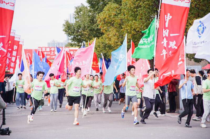 每月一场体育活动，上海逾万人次高校青少年参与体育运动