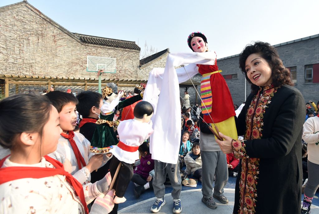 江苏扬州:杖头木偶戏进校园 提升小学生戏曲素养