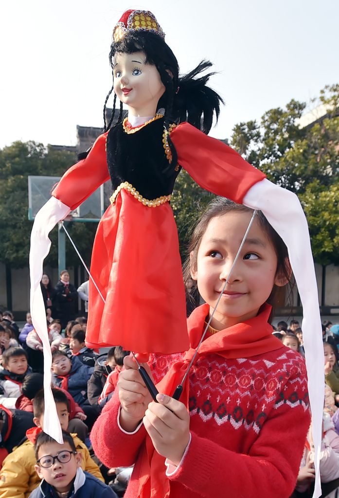 江苏扬州:杖头木偶戏进校园 提升小学生戏曲素养