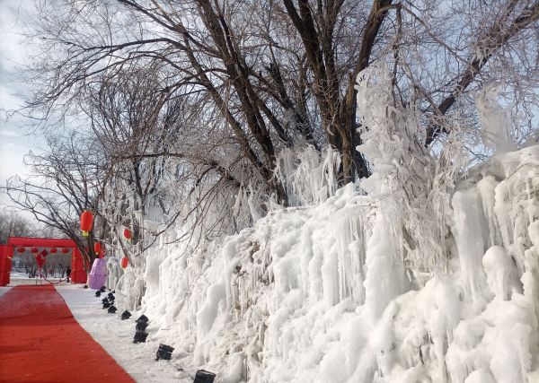 乌鲁木齐周边山区村落打造童话雪村