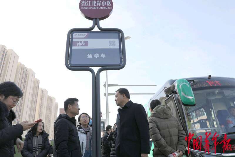 开学在即部分北京市政协委员调研通学公交