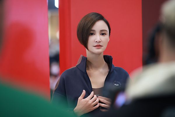 剧中,为了证明之前的离婚是假的,为了证明自己不是"潘金莲",张歆艺