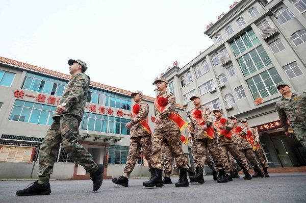 广西柳州新兵训练基地图片