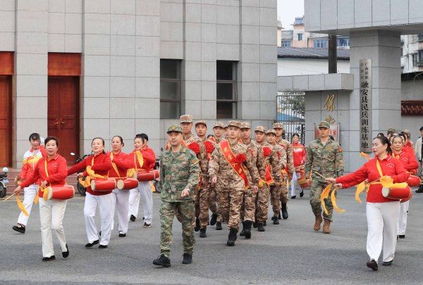 广西柳州新兵训练基地图片