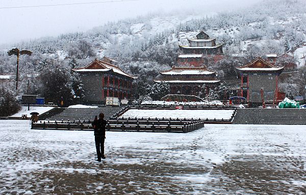 固原东岳山寺庙介绍图片