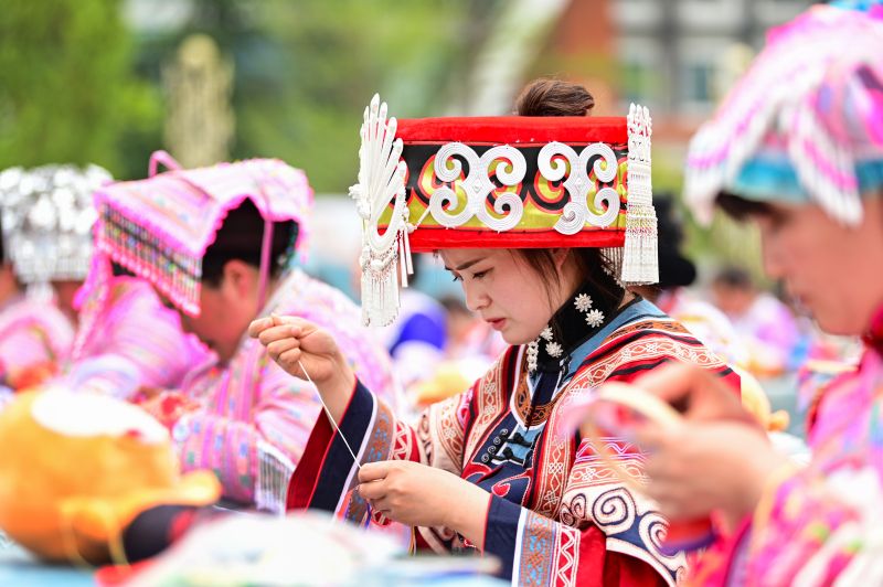 毕节苗族服饰图片