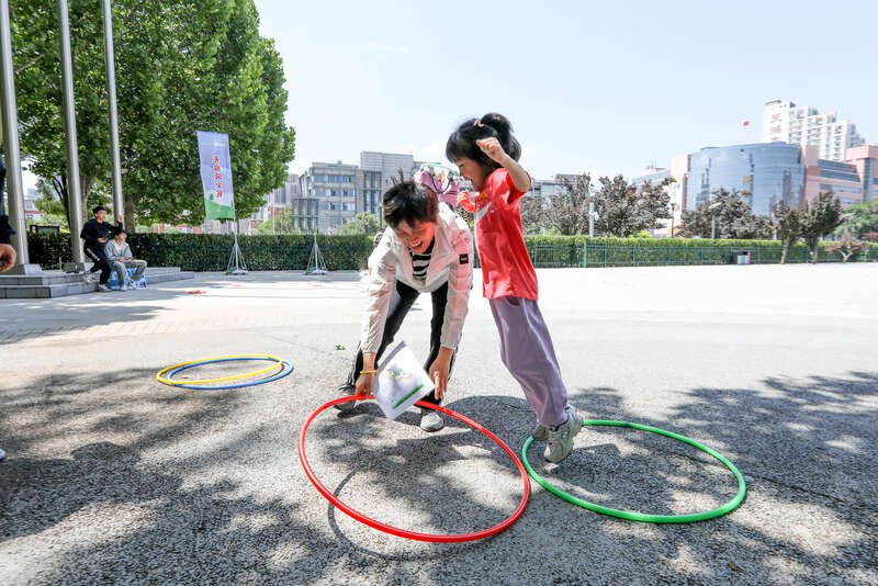 天津市少年儿童活动中心举办"拥抱阳光"亲子定向赛