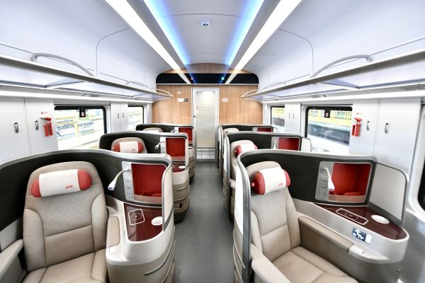 “高原版”復(fù)興號動車組首次落戶成都