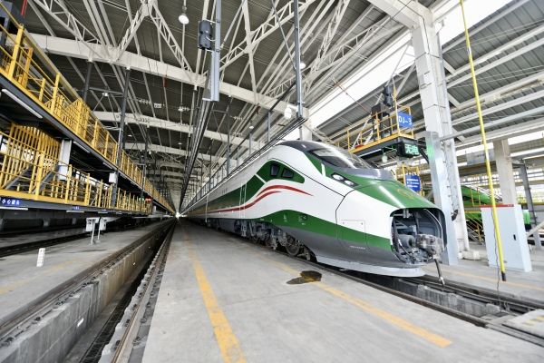 “高原版”复兴号动车组首次落户成都