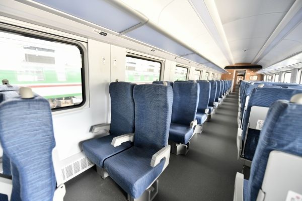 “高原版”復(fù)興號動車組首次落戶成都