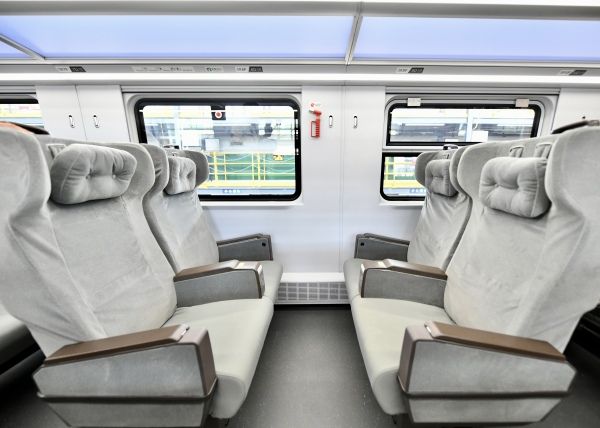 “高原版”復(fù)興號動車組首次落戶成都