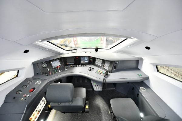 “高原版”复兴号动车组首次落户成都