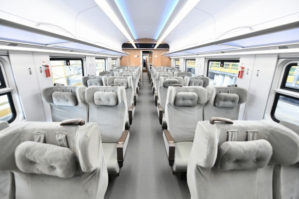 “高原版”復興號動車組首次落戶成都