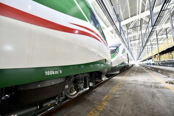 “高原版”復(fù)興號動車組首次落戶成都