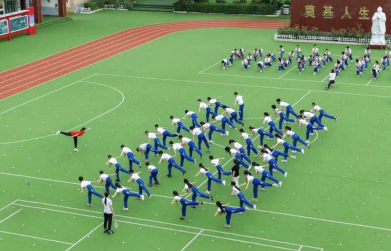 北京体育大学冠军公益行展开暑期行动