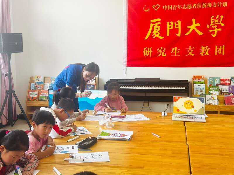 天博体育官方平台宁夏彭阳县小学生：“谢谢厦门大学研支团老师不远千里来教我们”(图3)