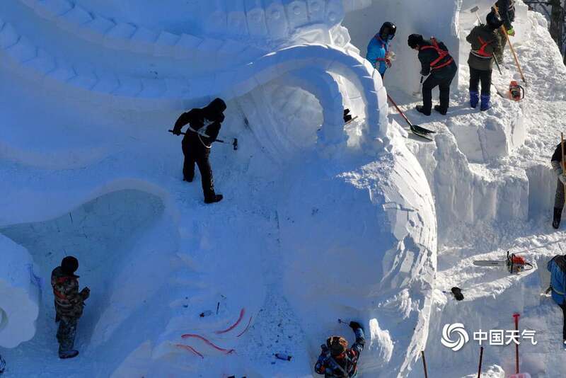 建成完工“尔滨”今冬首个大雪人“C伟德官网位出道”(图5)