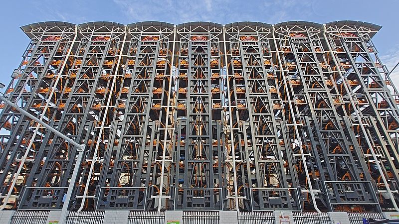 武漢一老舊小區(qū)建起9層智能停車樓 緩解周邊居民停車難
